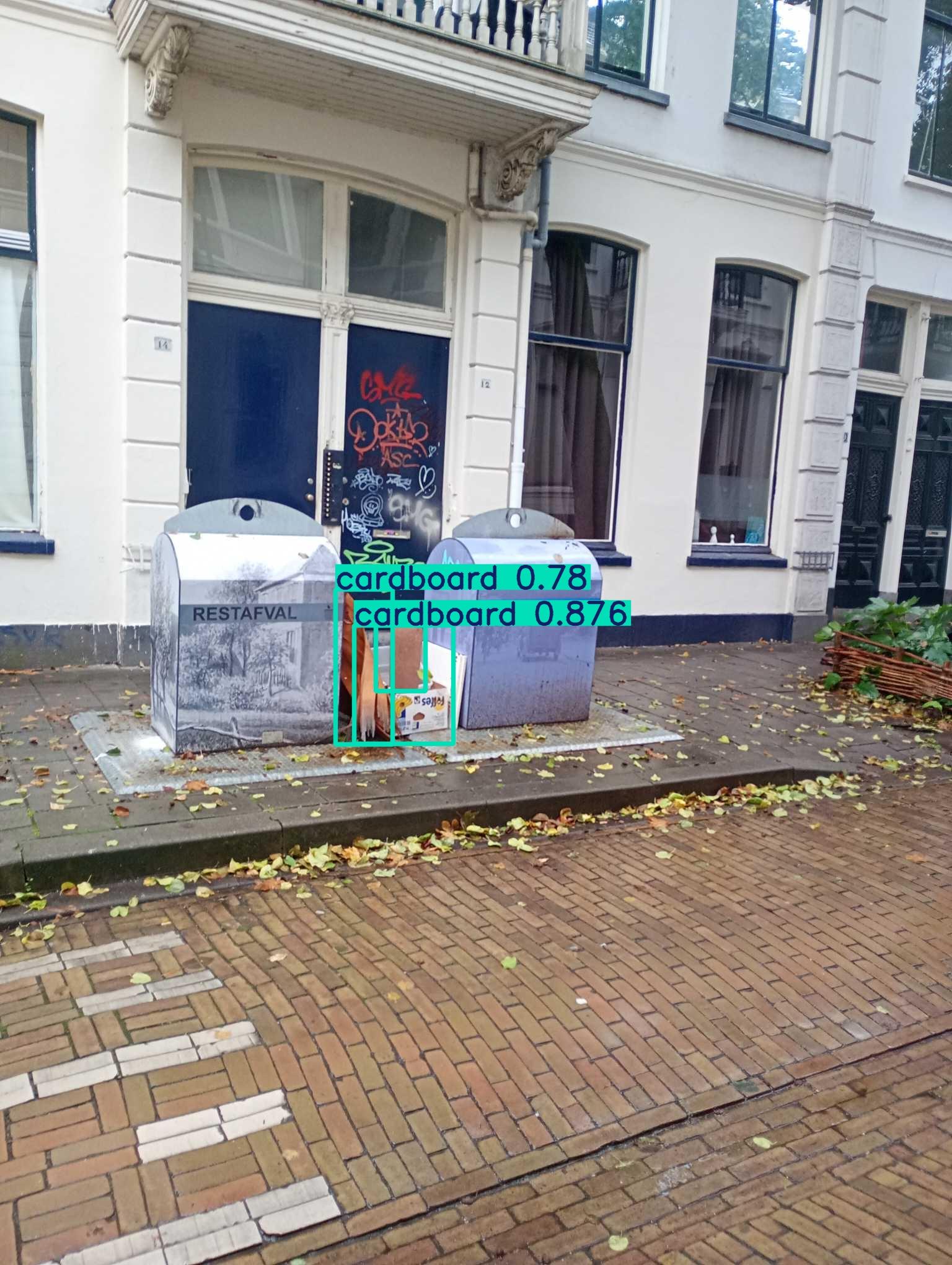 Voorbeeld van bijplaatsing bij een containerlocatie